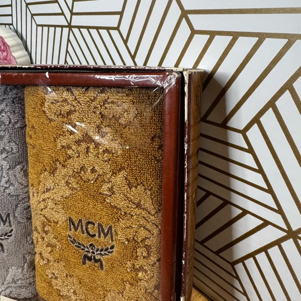 NIB!!! MCM Luxury Vintage Jacquard 3 piece Towel Gift Set in Gold and Gray
